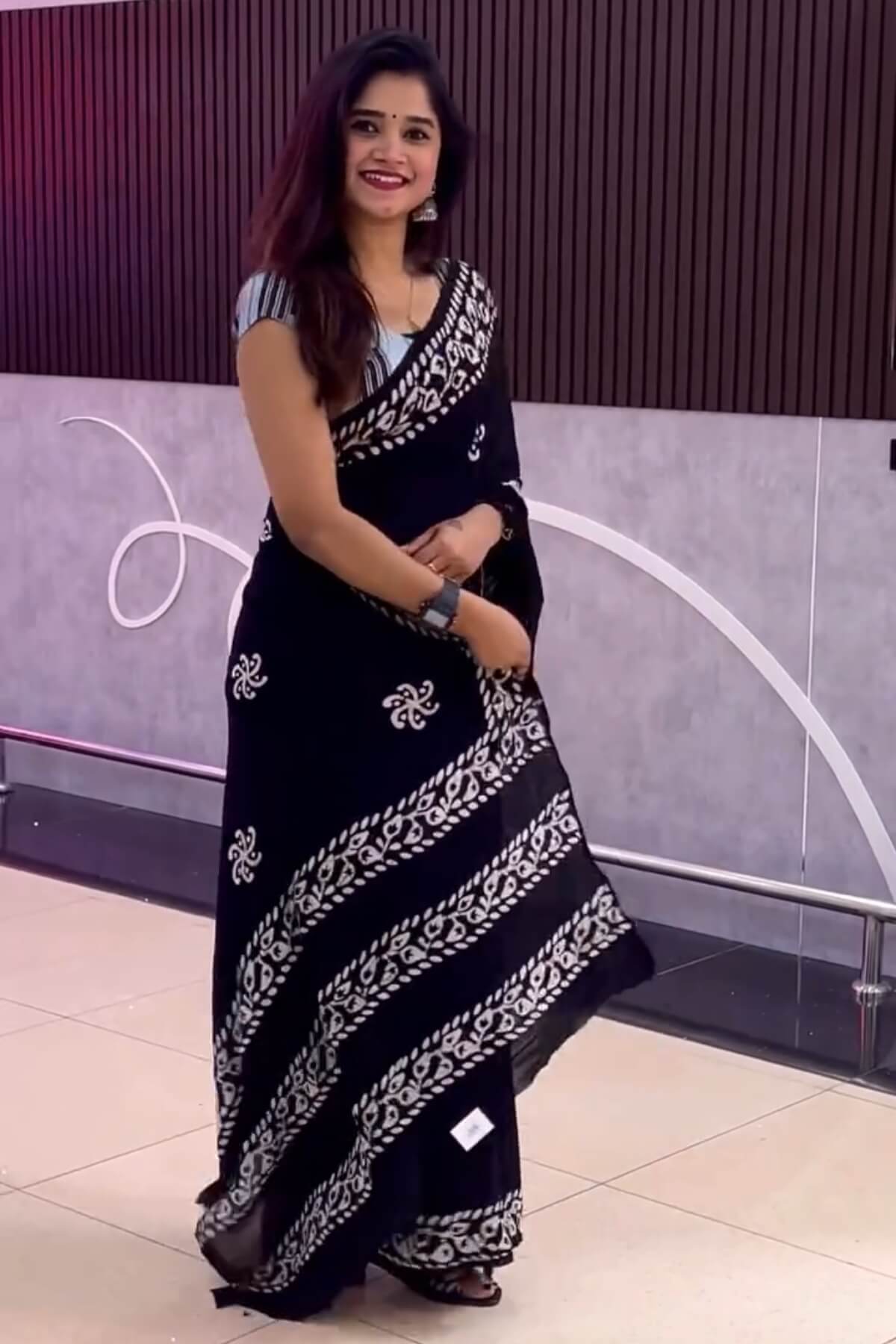 Cynosure 1 Minute Ready To Wear Black Mul Cotton Digital Printed Saree