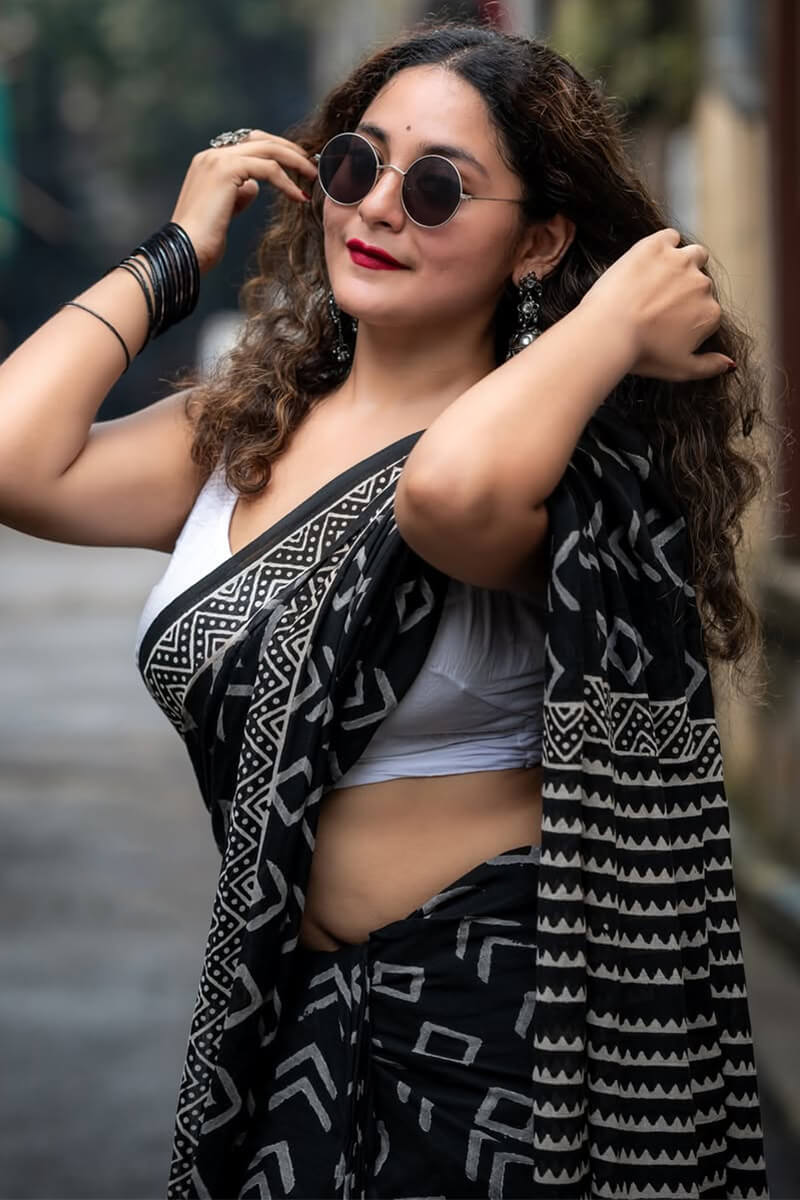 Lassitude 1 Minute Ready To Wear Black Mul Cotton Digital Printed Saree With Pocket