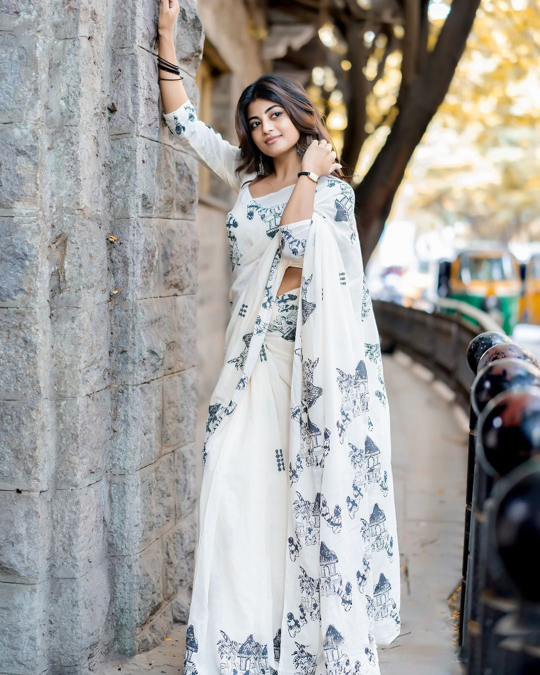 Piquant 1 Minute Ready To Wear Off White Mul Cotton Digital Printed Saree