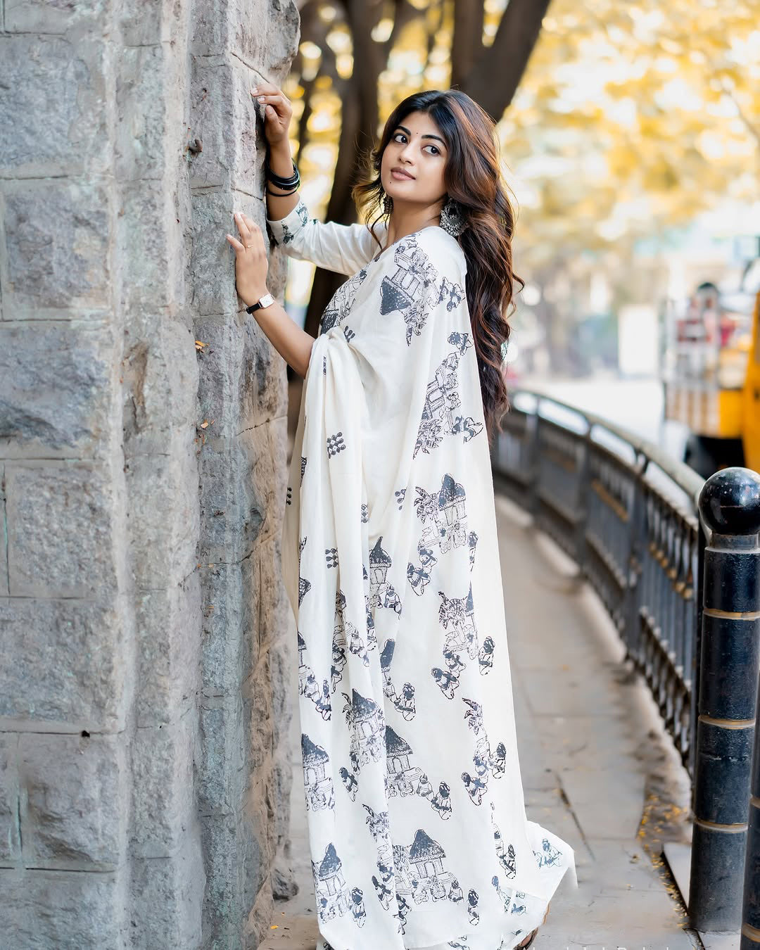 Piquant 1 Minute Ready To Wear Off White Mul Cotton Digital Printed Saree