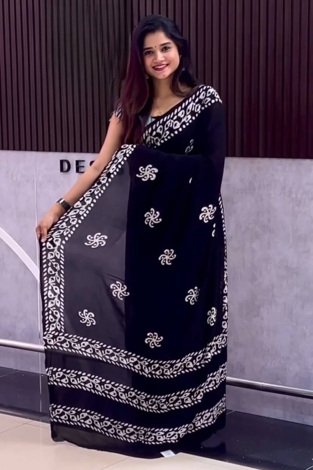 Cynosure 1 Minute Ready To Wear Black Mul Cotton Digital Printed Saree