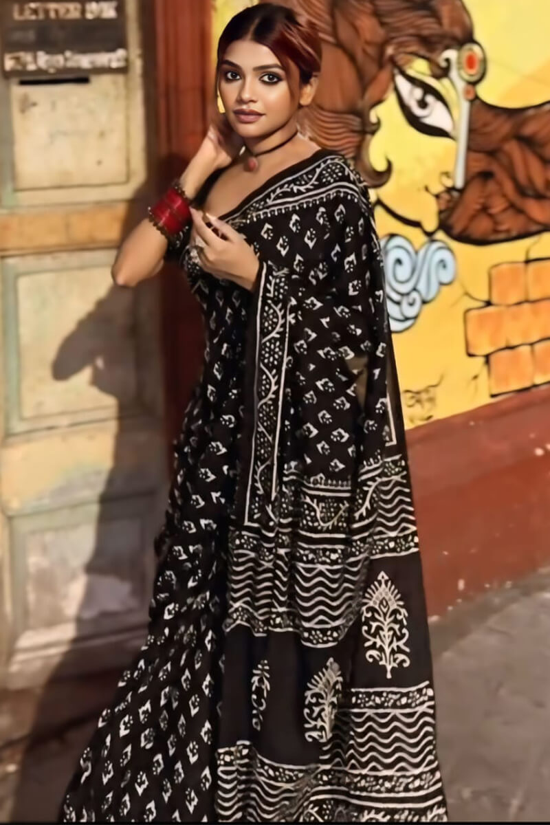 Luxuriant 1-Minute Ready To Wear Black Cotton Saree