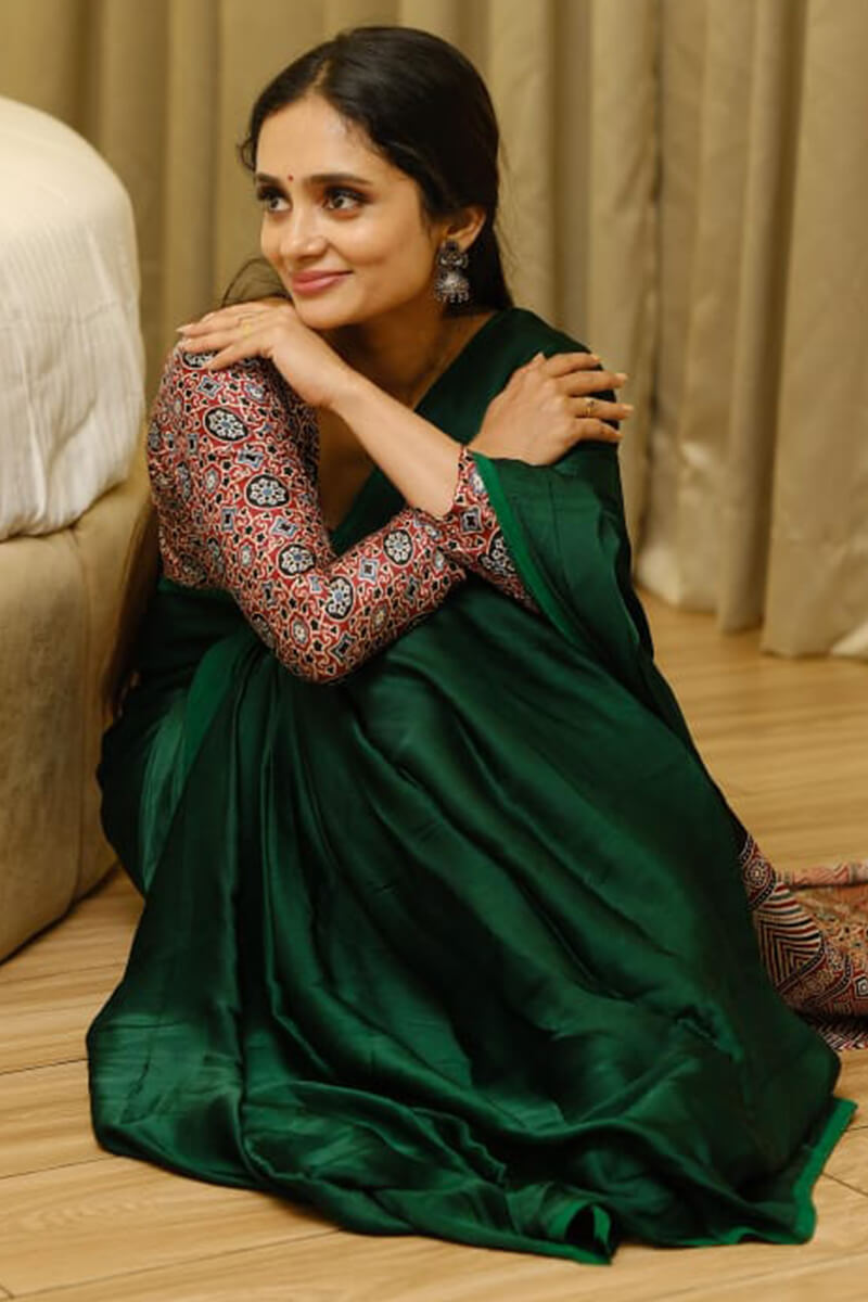 Symmetrical Dark Green 1 Minute Ready To Wear Digital Printed Crape Silk Saree