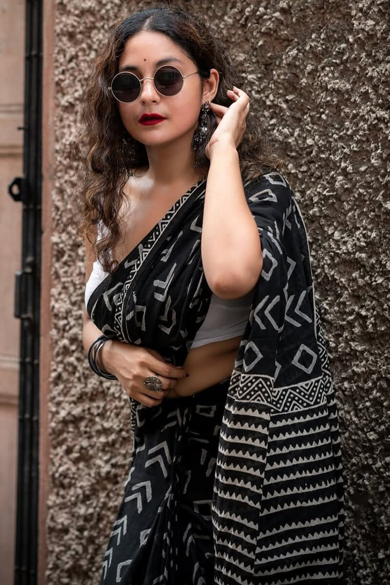 Lassitude 1 Minute Ready To Wear Black Mul Cotton Digital Printed Saree With Pocket