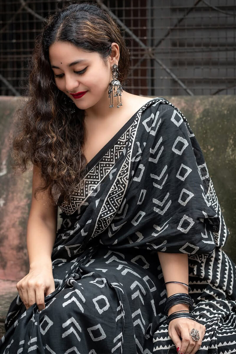 Lassitude 1 Minute Ready To Wear Black Mul Cotton Digital Printed Saree With Pocket