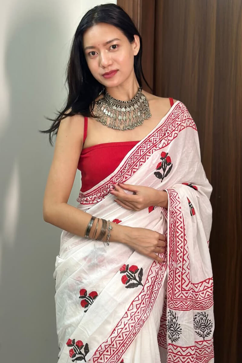 Adorning 1 Minute Ready To Wear Off White Mul Cotton Digital Printed Saree With Pocket